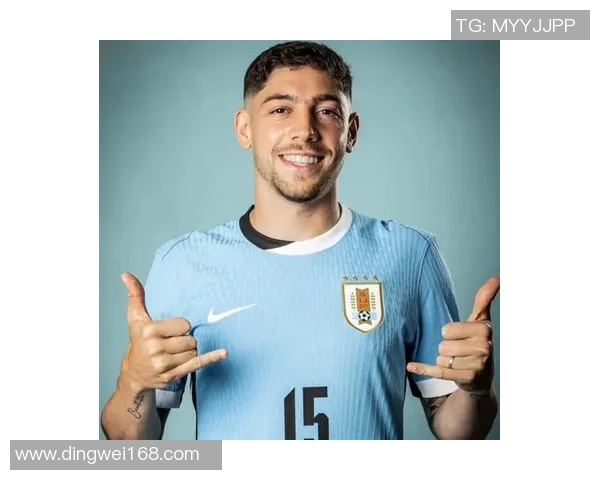 业余足球明星的崛起与传奇故事揭秘，如何在草根舞台上闪耀光芒