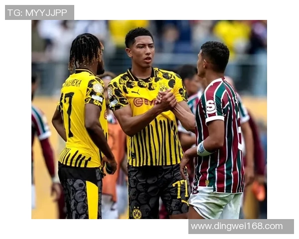 足球巨星闪耀戛纳红毯引发媒体热议时尚与运动的完美结合